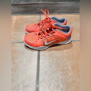Women’s flex trainer orange size 6